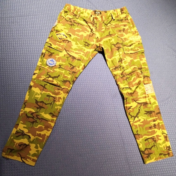 size 34x32 Dope Camouflage cargo tapperd fit pant and fits nice. - Picture 2 of 8